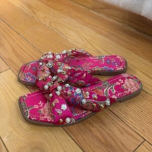 Azalea Wang Ramsey pink flat sandals size 10